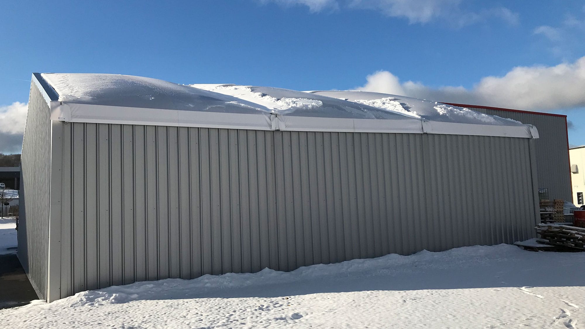 Lauralu insulated temporary buildings with bespoke roof