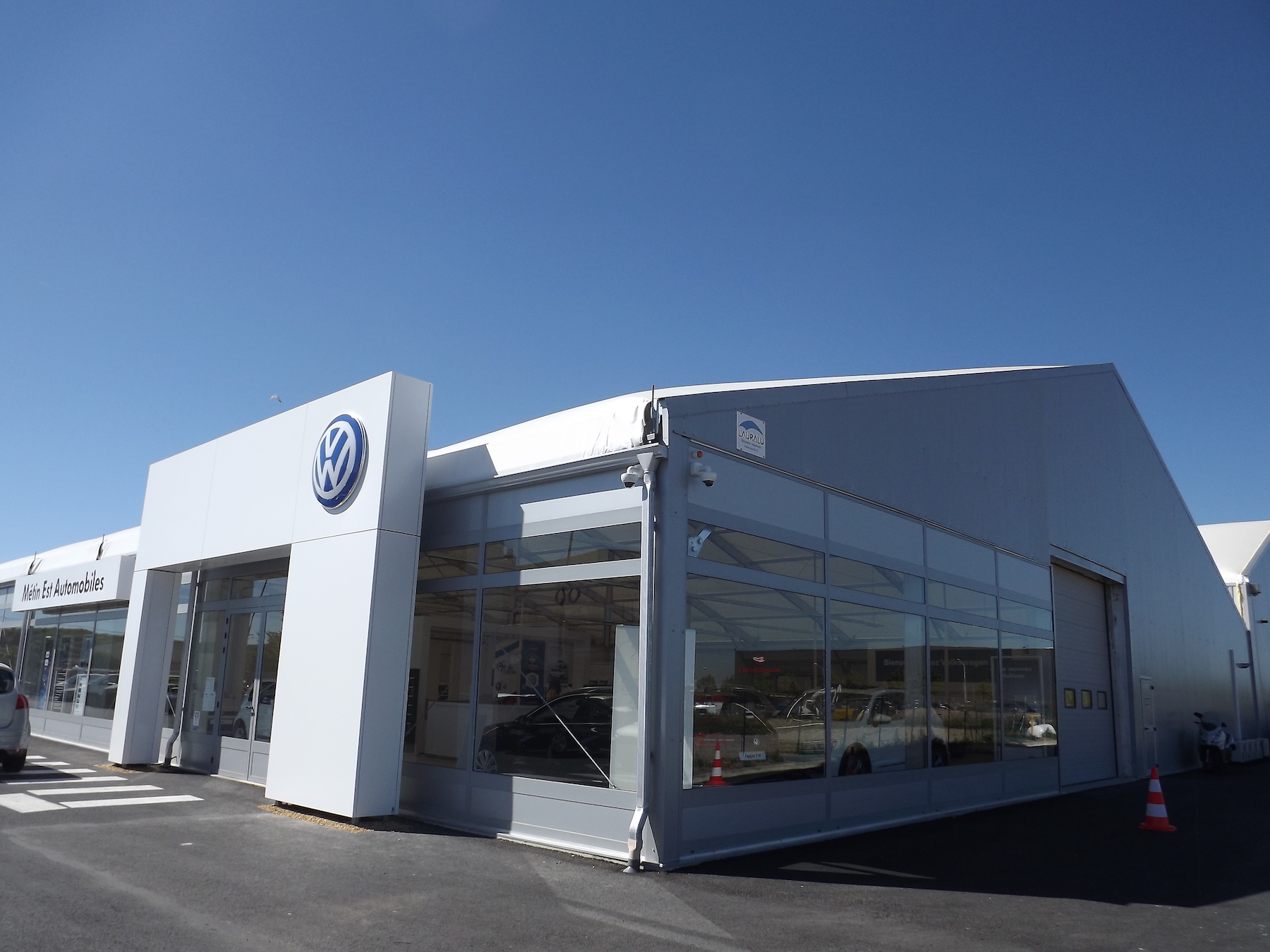 Lauralu temporary retail buildings and temporary car showroom with open panels