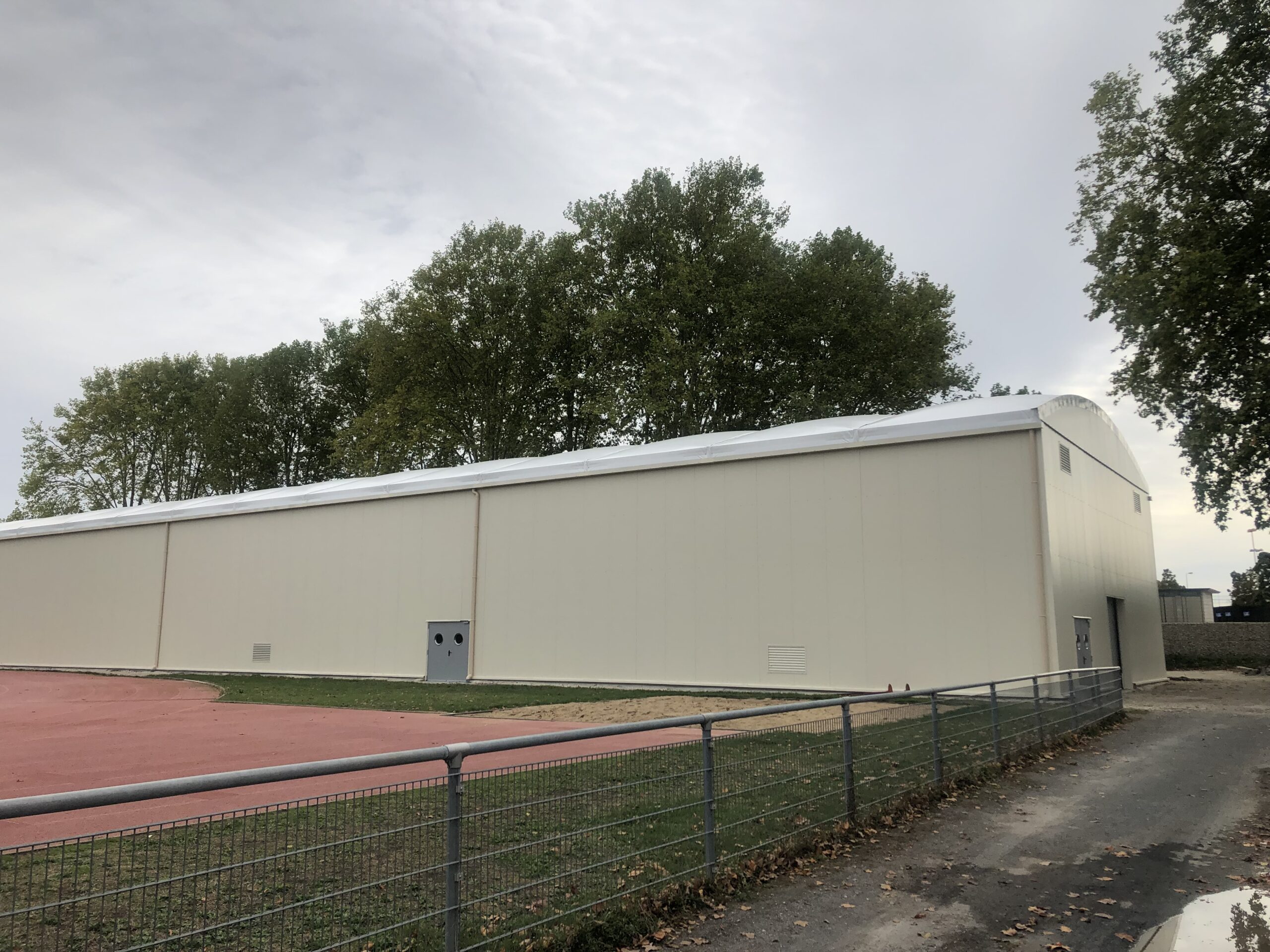 Lauralu insulated temporary buildings with weather protection