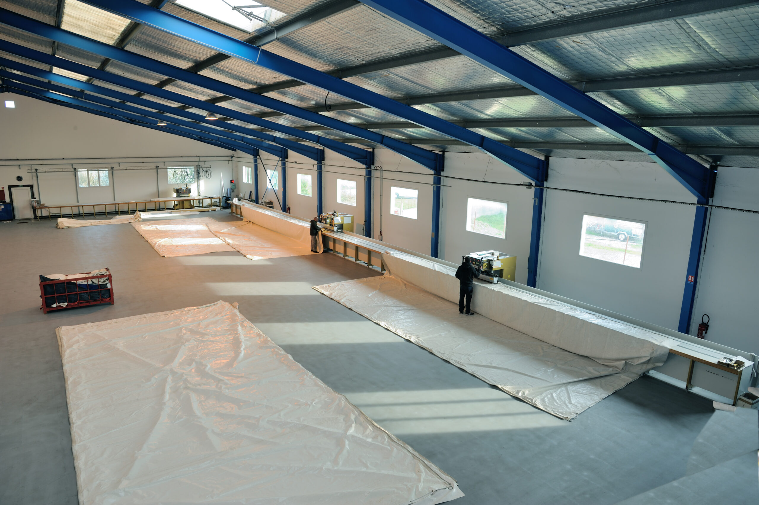 Lauralu temporary building manufacturers and open plan warehouse space