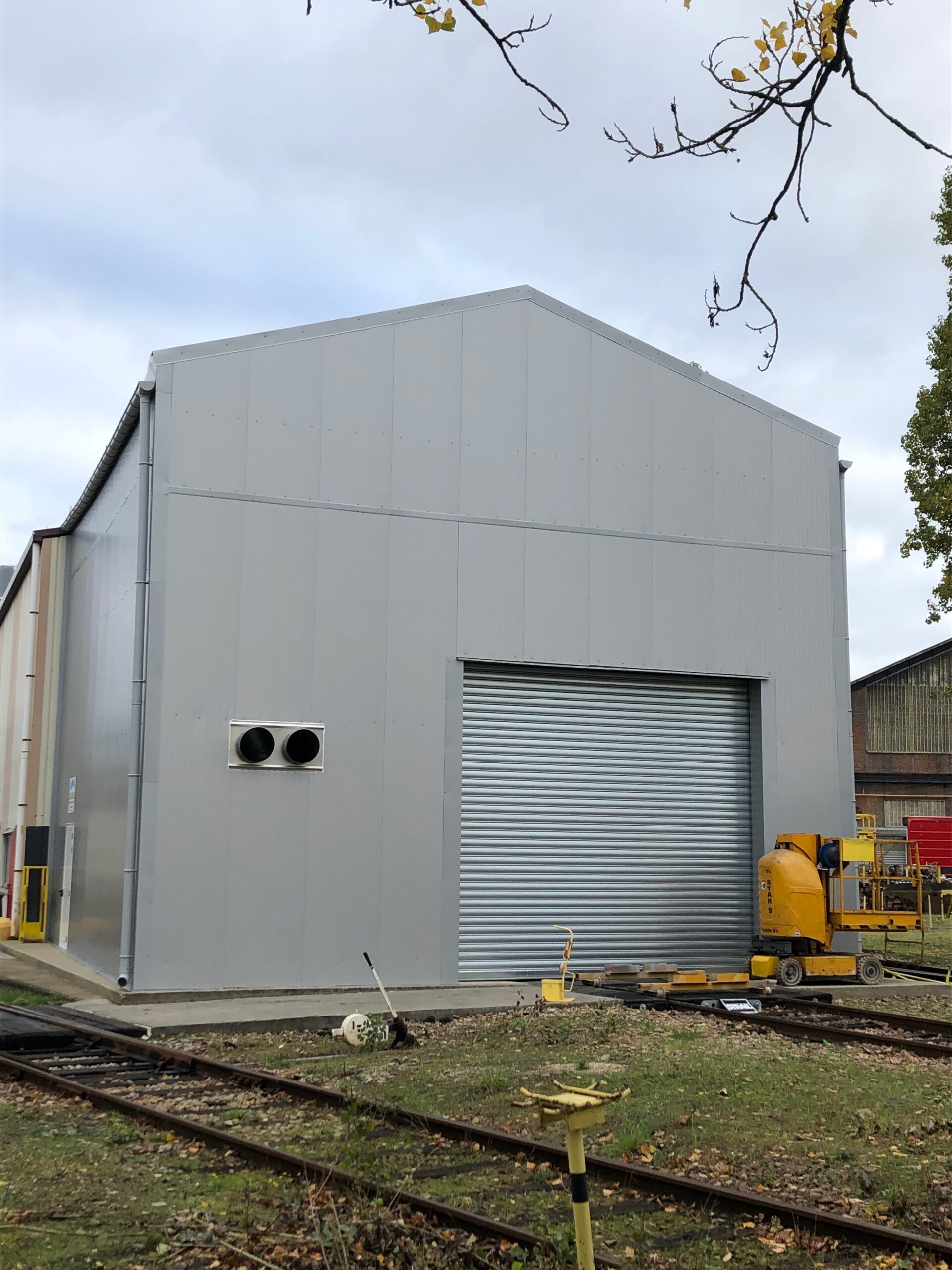 Lauralu steel roof building & solid roof buildings with door opening 2